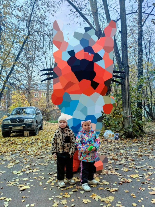 Коржик с детьми осенью